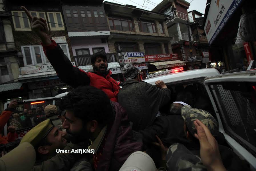 JKLF organizes rally against incarceration of SAR Geelani, intimidation of Kashmiri students,